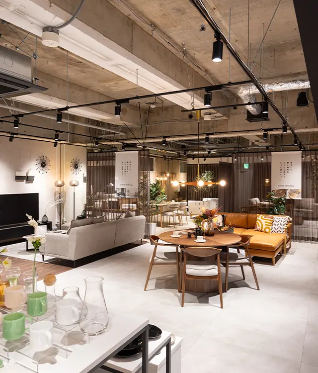 MODERN THEORY Lab.一階の暮らしのデザイン家具展示フロアの公式写真