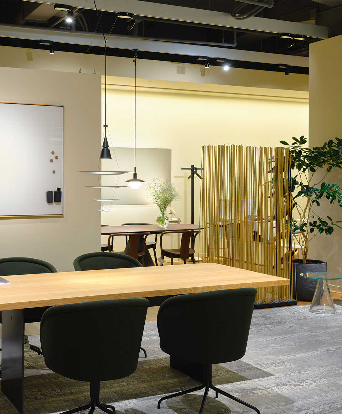 LIVING MOTIF B1のワークスペース家具展示