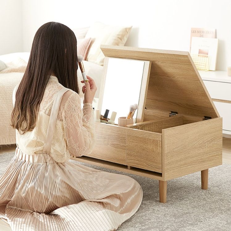 LOWYA公式掲載のイラー幅95cm、オーク色の鏡を開いたドレッサー使用例