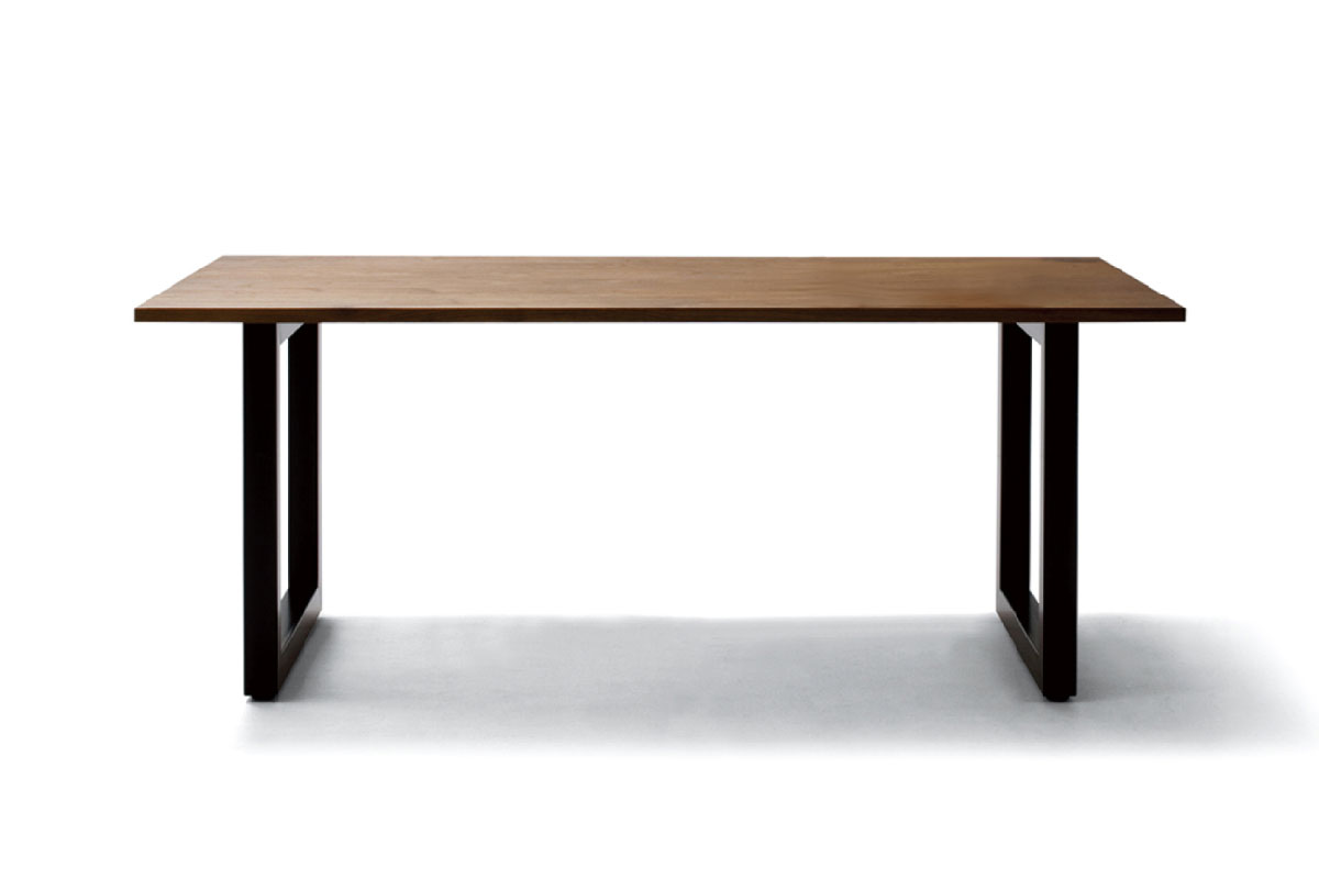 マスターウォール公式掲載のWILDWOOD DINING TABLE。木製天板と黒いスチール脚
